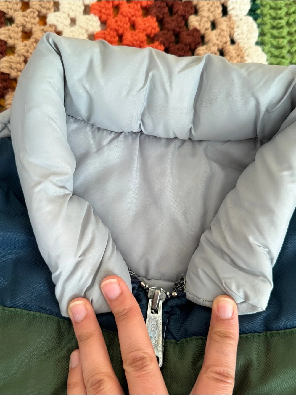 1970s Green and Blue Puffer Vest - Picture 8 of 11